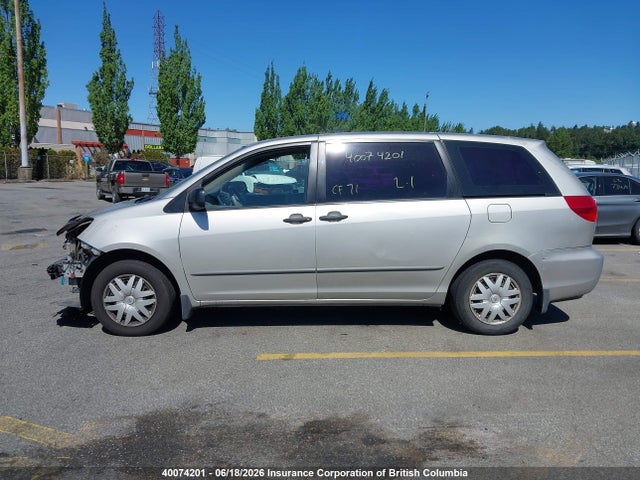 2004 Toyota Sienna Ce მანქანა იყიდება აუქციონზე, vin: 5TDZA29C24S015647, აუქციონის ნომერი: 40074201