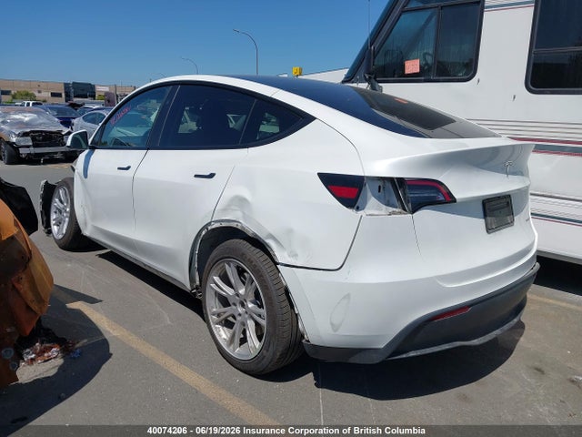 Tesla Model Y 2024 7SAYGDEE7RF044296 Image 3