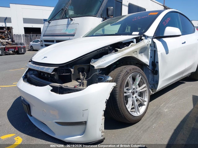 Tesla Model Y 2024 7SAYGDEE7RF044296 Image 6
