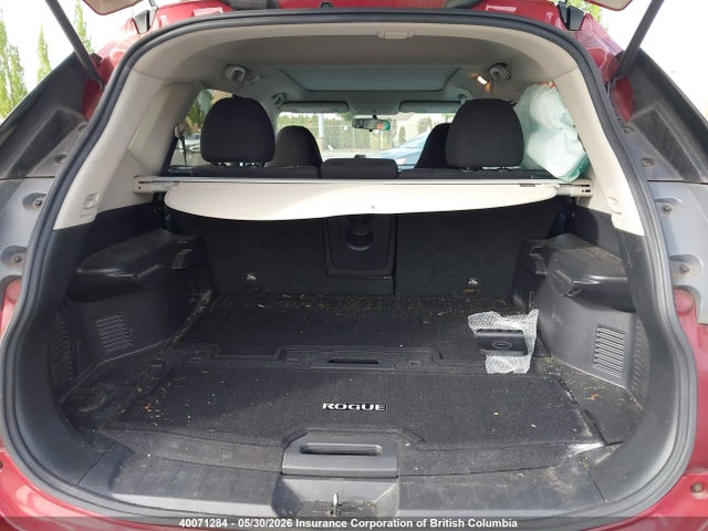 2015 Nissan Rogue S/sl/sv მანქანა იყიდება აუქციონზე, vin: 5N1AT2MV7FC821046, აუქციონის ნომერი: 40071284