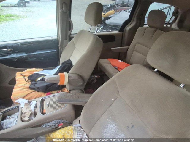 Auction sale of the 2016 Dodge Grand Caravan Crew, vin: 2C4RDGDG1GR365704, lot number: 40074287