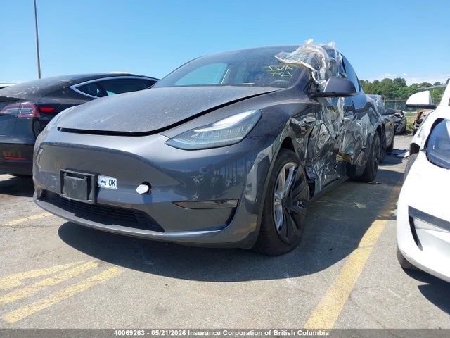 Tesla Model Y 2021 5YJYGDED6MF120197 Image 2