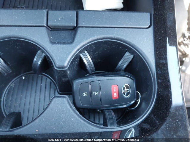 2026 Toyota Prius მანქანა იყიდება აუქციონზე, vin: JTDACACU7T3058321, აუქციონის ნომერი: 40074301
