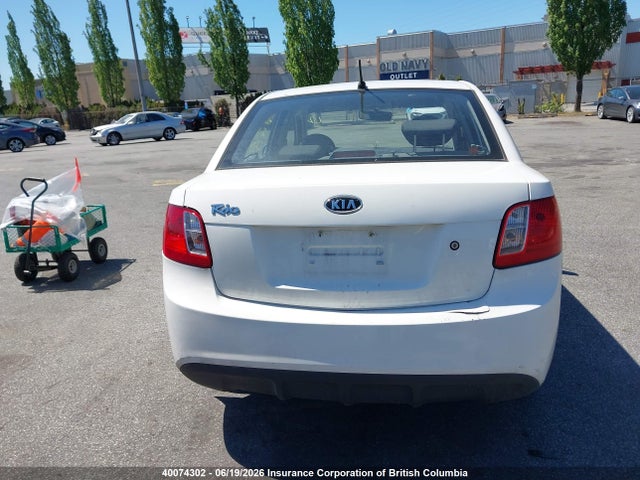 40074302 :رقم المزاد ، KNADH4B3XB6725787 vin ، 2011 Kia Rio مزاد بيع