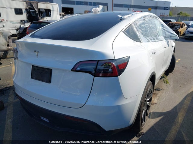 Tesla Model Y 2024 7SAYGDED5RF024992 Image 4