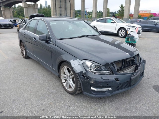 2013 Mercedes-benz C 300 4matic მანქანა იყიდება აუქციონზე, vin: WDDGF8AB9DA780243, აუქციონის ნომერი: 40074419