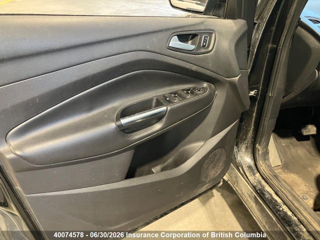 2017 Ford Escape Se მანქანა იყიდება აუქციონზე, vin: 1FMCU9G93HUE58433, აუქციონის ნომერი: 40074578