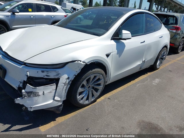 Tesla Model Y 2026 7SAYGDEE5TF322720 Image 2