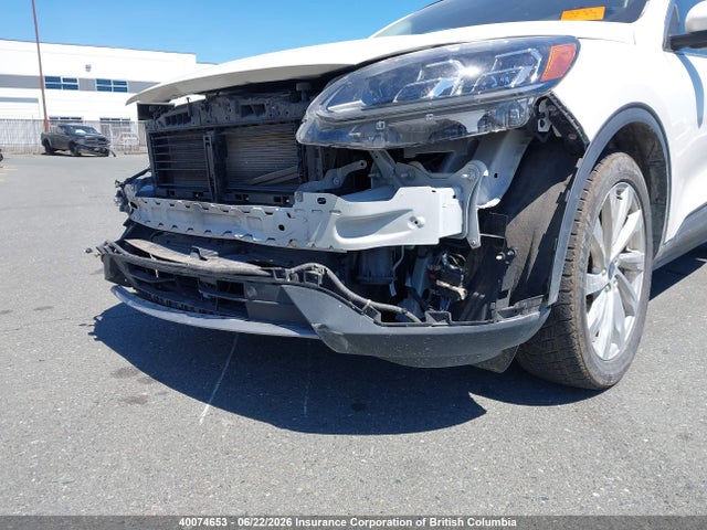 40074653 :رقم المزاد ، 1FMCU9DZXNUA40421 vin ، 2022 Ford Escape Titanium Hybrid مزاد بيع