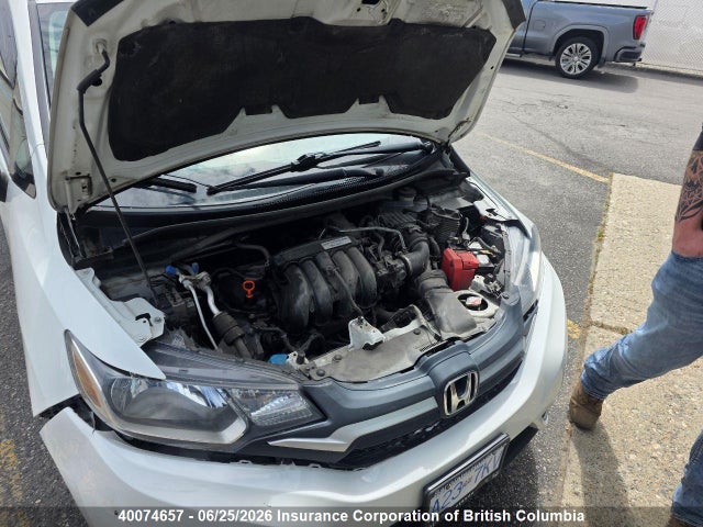 2015 Honda Fit მანქანა იყიდება აუქციონზე, vin: 3HGGK5H85FM105527, აუქციონის ნომერი: 40074657