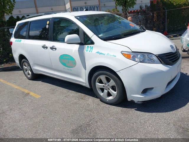 2017 Toyota Sienna მანქანა იყიდება აუქციონზე, vin: 5TDZZ3DC4HS798272, აუქციონის ნომერი: 40075169