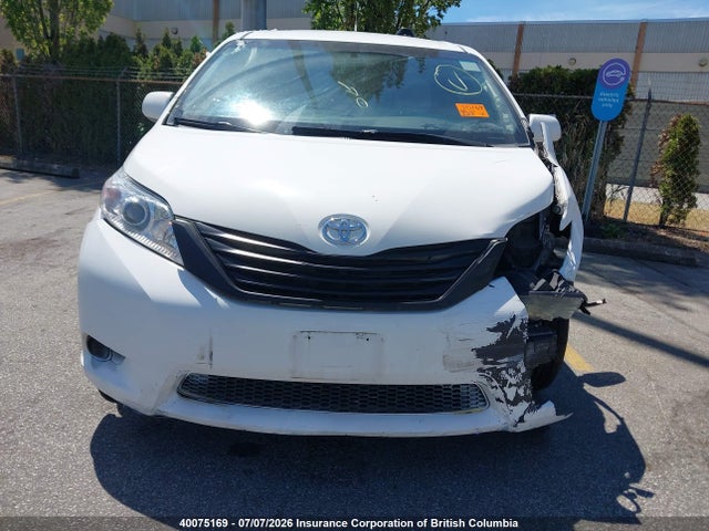 2017 Toyota Sienna მანქანა იყიდება აუქციონზე, vin: 5TDZZ3DC4HS798272, აუქციონის ნომერი: 40075169