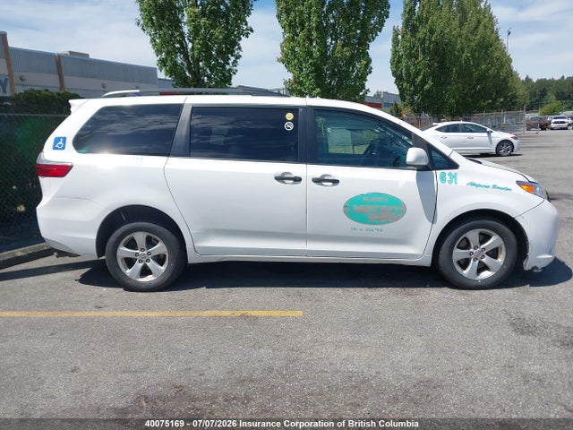 2017 Toyota Sienna მანქანა იყიდება აუქციონზე, vin: 5TDZZ3DC4HS798272, აუქციონის ნომერი: 40075169