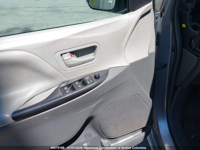 2017 Toyota Sienna მანქანა იყიდება აუქციონზე, vin: 5TDZZ3DC4HS798272, აუქციონის ნომერი: 40075169