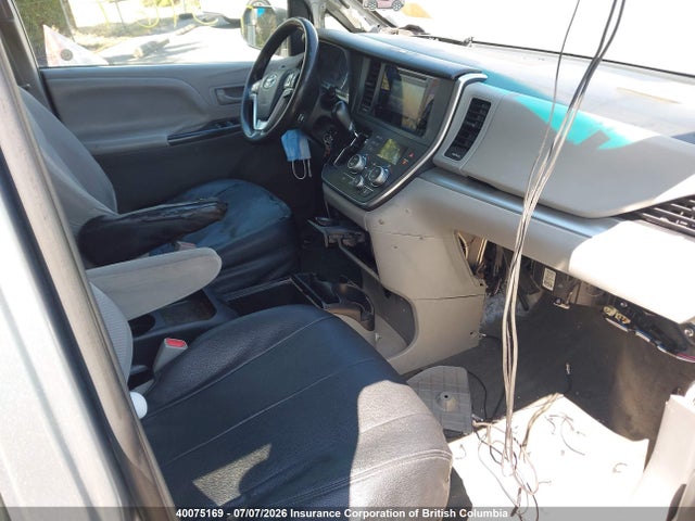 2017 Toyota Sienna მანქანა იყიდება აუქციონზე, vin: 5TDZZ3DC4HS798272, აუქციონის ნომერი: 40075169