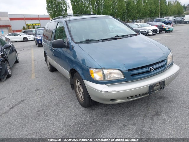 2000 Toyota Sienna Le/xle მანქანა იყიდება აუქციონზე, vin: 4T3ZF13C4YU211047, აუქციონის ნომერი: 40075360