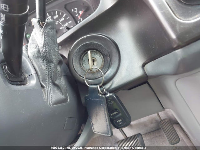 Продажа на аукционе авто 2000 Toyota Sienna Le/xle, vin: 4T3ZF13C4YU211047, номер лота: 40075360