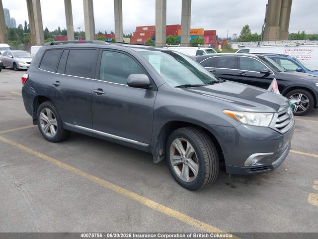 2013 Toyota Highlander V6 მანქანა იყიდება აუქციონზე, vin: 5TDBK3EH2DS232735, აუქციონის ნომერი: 40075756