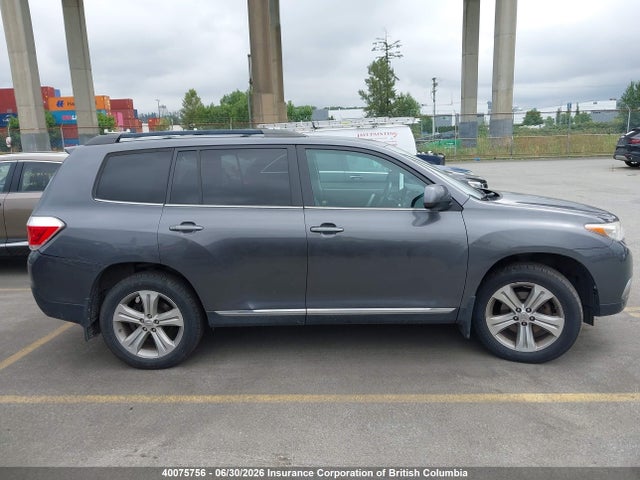Auction sale of the 2013 Toyota Highlander V6, vin: 5TDBK3EH2DS232735, lot number: 40075756