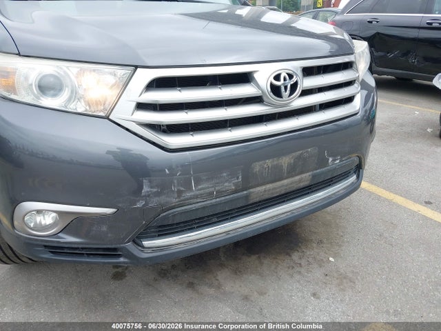 Auction sale of the 2013 Toyota Highlander V6, vin: 5TDBK3EH2DS232735, lot number: 40075756