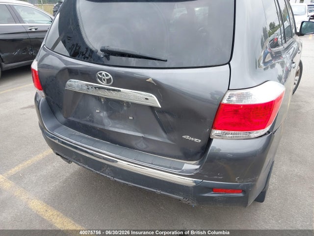 Auction sale of the 2013 Toyota Highlander V6, vin: 5TDBK3EH2DS232735, lot number: 40075756