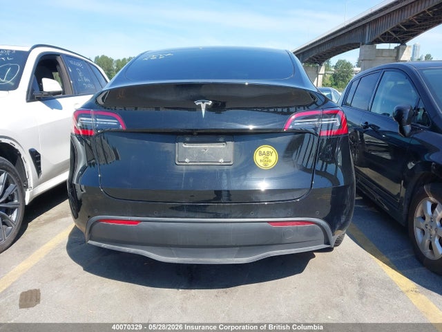 Tesla Model Y 2021 5YJYGDED4MF126144 Image 17