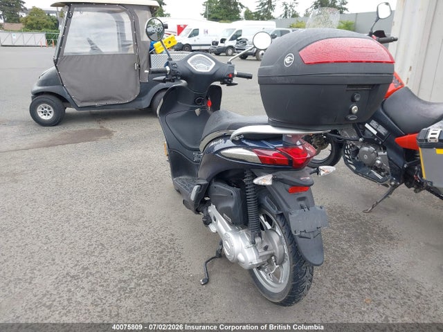 Piaggio Vespa 2018 ZAPC546B2J7000281 Image 3