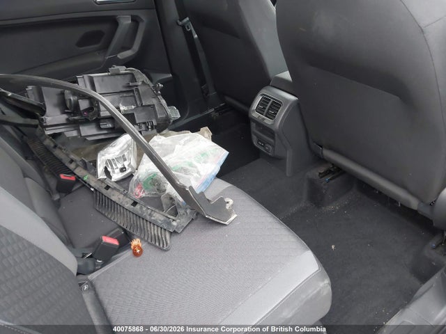 Volkswagen TIGUAN S 2018 3VV1B7AX4JM052122 Image 8