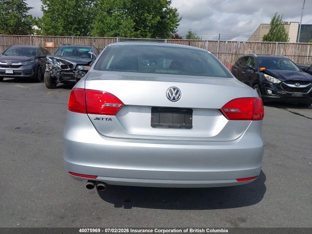 2013 Volkswagen Jetta მანქანა იყიდება აუქციონზე, vin: 3VW2K7AJ4DM271923, აუქციონის ნომერი: 40075969