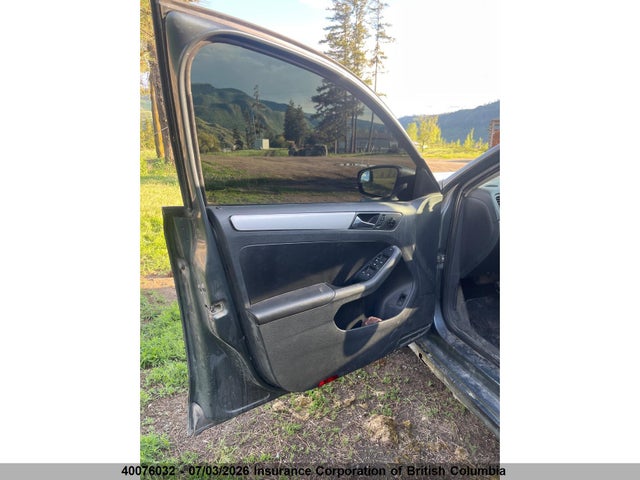 2011 Volkswagen Jetta მანქანა იყიდება აუქციონზე, vin: 3VWLL7AJXBM021990, აუქციონის ნომერი: 40076032