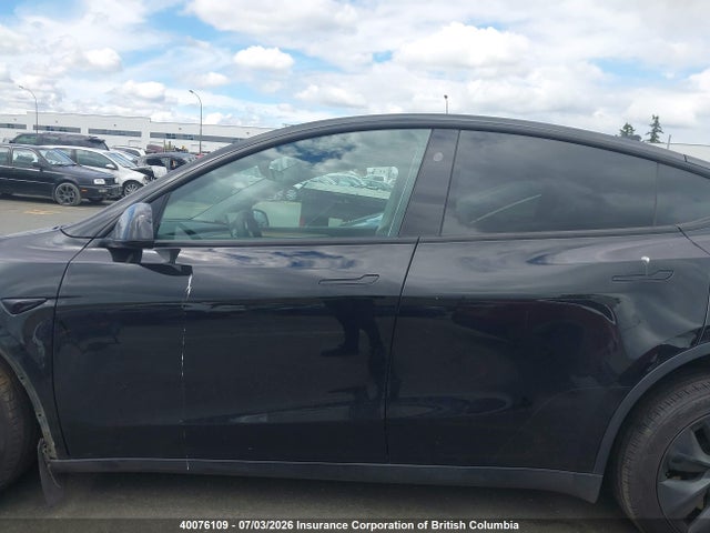 Tesla Model Y 2025 7SAYGDEE5SF221191 Image 15