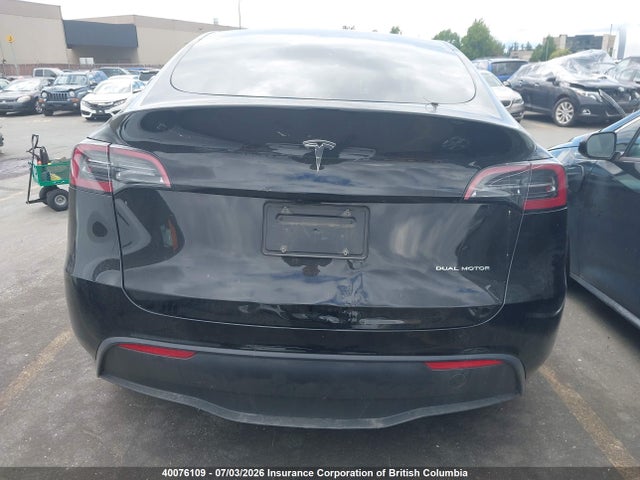 Tesla Model Y 2025 7SAYGDEE5SF221191 Image 17