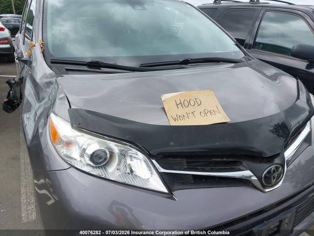 2018 Toyota Sienna Le 8-passenger მანქანა იყიდება აუქციონზე, vin: 5TDKZ3DC5JS954200, აუქციონის ნომერი: 40076282