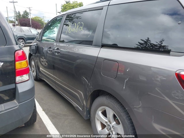 2018 Toyota Sienna Le 8-passenger მანქანა იყიდება აუქციონზე, vin: 5TDKZ3DC5JS954200, აუქციონის ნომერი: 40076282