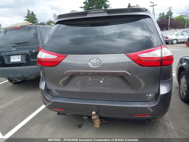 2018 Toyota Sienna Le 8-passenger მანქანა იყიდება აუქციონზე, vin: 5TDKZ3DC5JS954200, აუქციონის ნომერი: 40076282