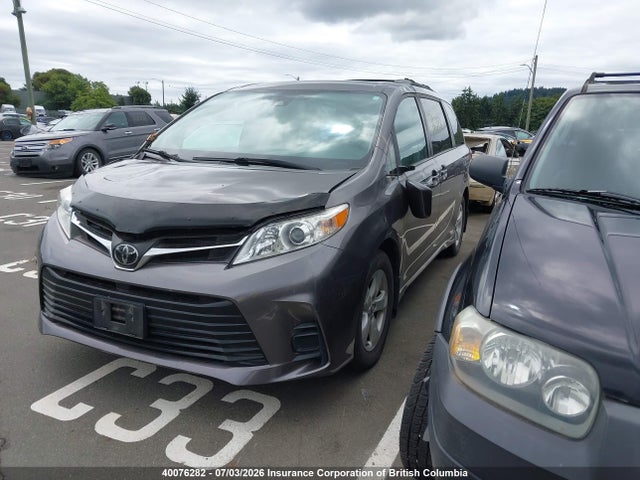2018 Toyota Sienna Le 8-passenger მანქანა იყიდება აუქციონზე, vin: 5TDKZ3DC5JS954200, აუქციონის ნომერი: 40076282