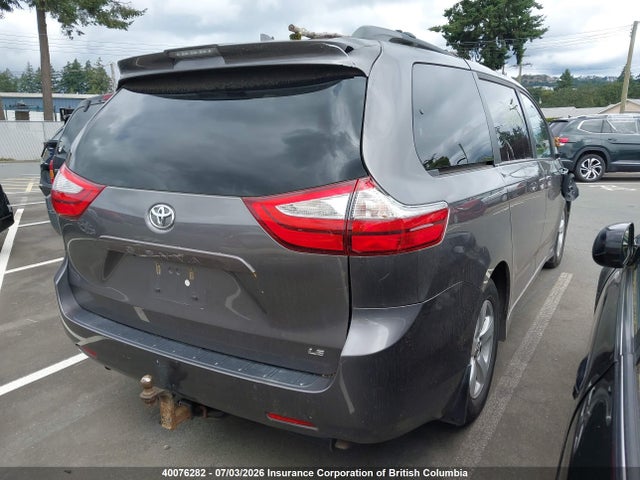 2018 Toyota Sienna Le 8-passenger მანქანა იყიდება აუქციონზე, vin: 5TDKZ3DC5JS954200, აუქციონის ნომერი: 40076282