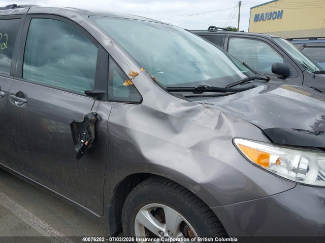 2018 Toyota Sienna Le 8-passenger მანქანა იყიდება აუქციონზე, vin: 5TDKZ3DC5JS954200, აუქციონის ნომერი: 40076282