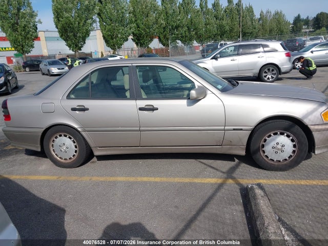 40076528 :رقم المزاد ، WDBHA23G3WF656587 vin ، 1998 Mercedes-benz C Class Classic (a5) مزاد بيع