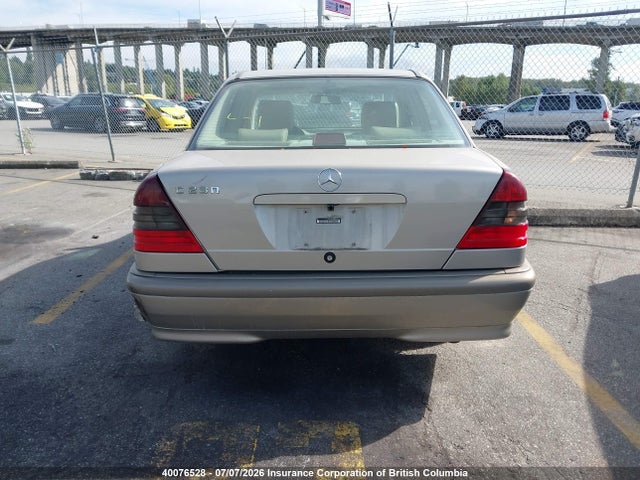 40076528 :رقم المزاد ، WDBHA23G3WF656587 vin ، 1998 Mercedes-benz C Class Classic (a5) مزاد بيع