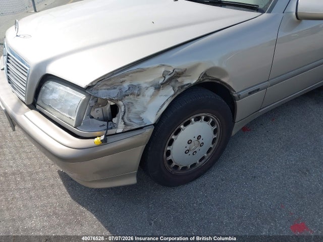 40076528 :رقم المزاد ، WDBHA23G3WF656587 vin ، 1998 Mercedes-benz C Class Classic (a5) مزاد بيع