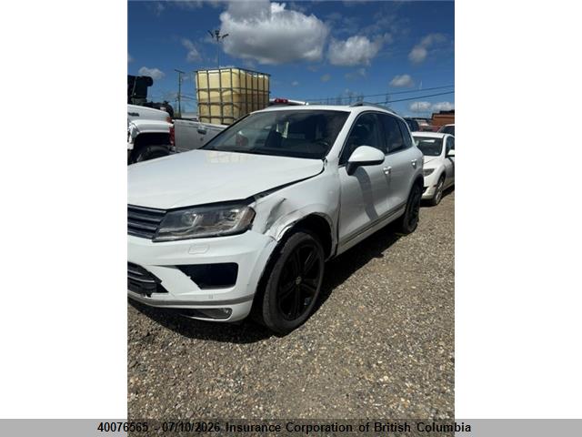 Volkswagen Touareg Wolfsburg 2017 WVGRF7BP9HD005335 Image 2