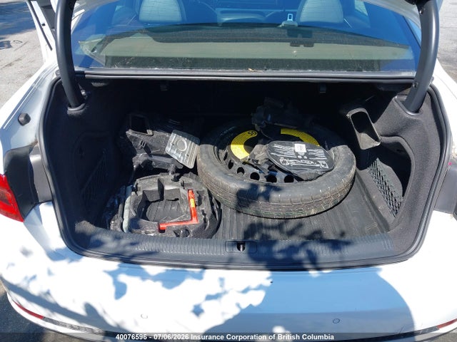 40076596 :رقم المزاد ، WAUFNAF4XHN058477 vin ، 2017 Audi A4 مزاد بيع