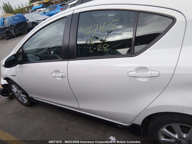 2017 Toyota Prius C მანქანა იყიდება აუქციონზე, vin: JTDKDTB34H1597326, აუქციონის ნომერი: 40071615
