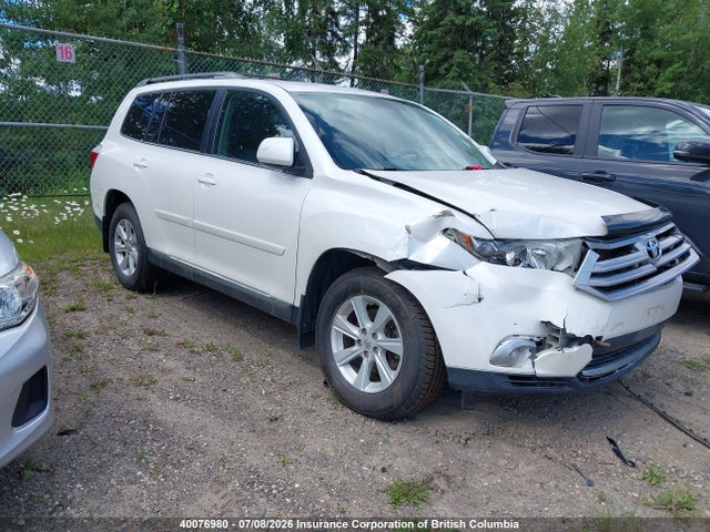 2013 Toyota Highlander Plus/se მანქანა იყიდება აუქციონზე, vin: 5TDBK3EH0DS194485, აუქციონის ნომერი: 40076980