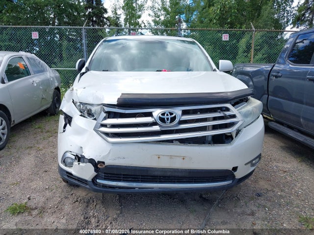 2013 Toyota Highlander Plus/se მანქანა იყიდება აუქციონზე, vin: 5TDBK3EH0DS194485, აუქციონის ნომერი: 40076980
