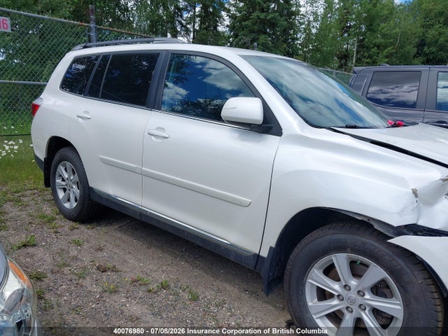 2013 Toyota Highlander Plus/se მანქანა იყიდება აუქციონზე, vin: 5TDBK3EH0DS194485, აუქციონის ნომერი: 40076980