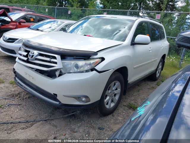 2013 Toyota Highlander Plus/se მანქანა იყიდება აუქციონზე, vin: 5TDBK3EH0DS194485, აუქციონის ნომერი: 40076980