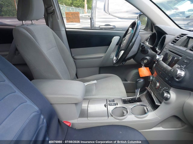 2013 Toyota Highlander Plus/se მანქანა იყიდება აუქციონზე, vin: 5TDBK3EH0DS194485, აუქციონის ნომერი: 40076980