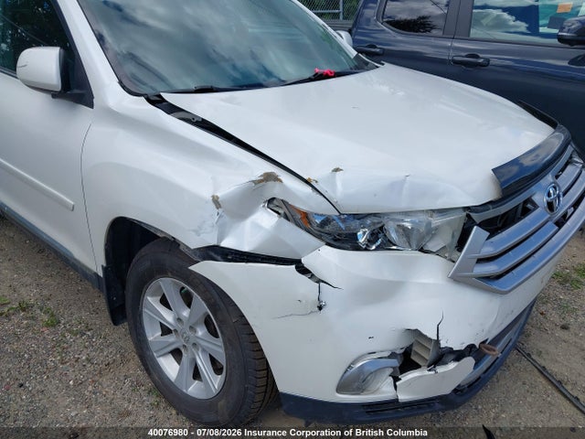 2013 Toyota Highlander Plus/se მანქანა იყიდება აუქციონზე, vin: 5TDBK3EH0DS194485, აუქციონის ნომერი: 40076980
